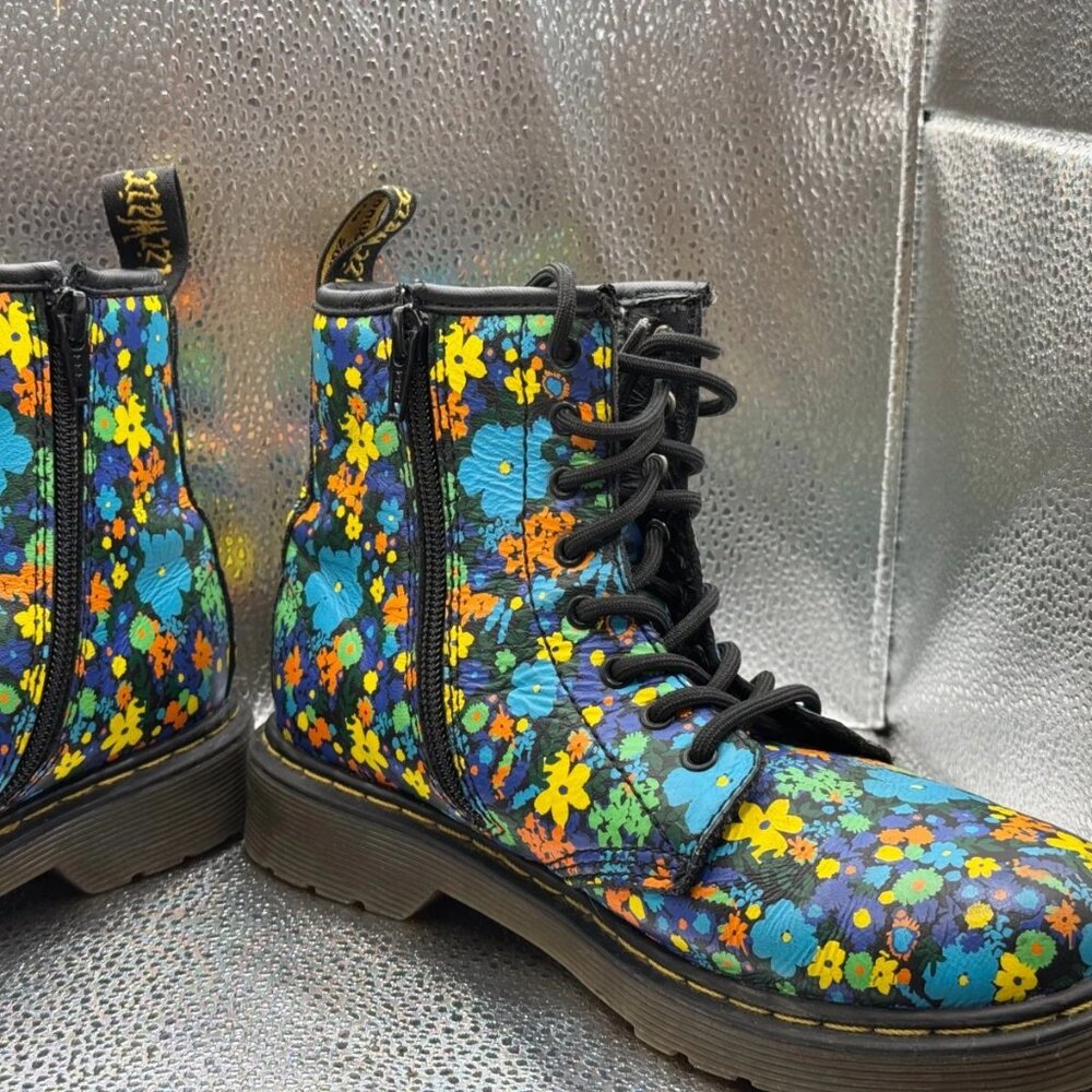 Size 4‎ - Dr. Martens Delaney Black Kids Side Zip Floral Combat Boots SK04Q - Picture 5 of 9